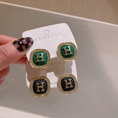 Korean Style Personalized Square Diamond H Alphabet Letter Earrings Autumn and Winter Affordable Luxury Fashion Green Sterling Silver Needle All-Match Earrings Fashion