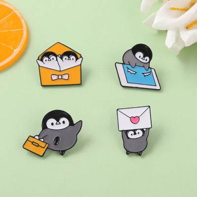 Foreign Trade New Animal Ornament Alloy Badge Creative Cute Envelope Penguins in Love Modeling Badge in Stock Wholesale