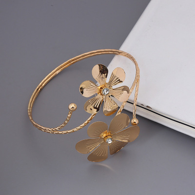 Factory Direct Cross-Border Fashion New Bracelet Exaggerated Metal Flower Armband Diamond-Embedded Opening Bracelet