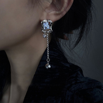 Sweet Cool Style New Asymmetric Design Earrings Love Chain Elegant High Sense Earrings for Women Frosty Style Earrings