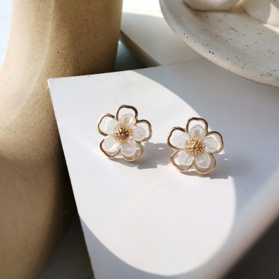 Sweet Personality Flower Stud Earrings Simple Japanese and Korean Style Earrings Dignified Hollow Trendy Ear Rings 2282