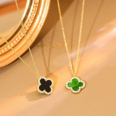 New Four-Leaf Clover Necklace Female Online Influencer Diamond-Embedded Elegant Green Necklace Niche Clavicle Chain Factory Direct Sales Wholesale