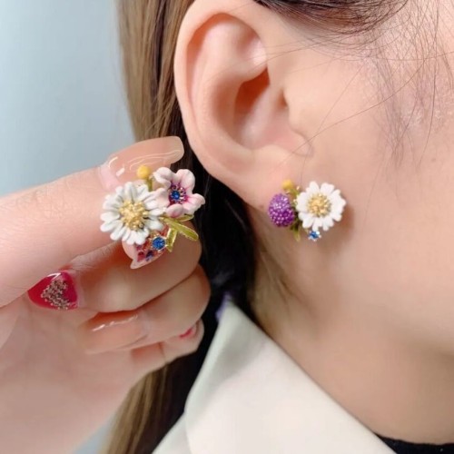 tiktok jewelry same style french pastoral style asymmetric daisy stud earrings women‘s simple all-match small earrings