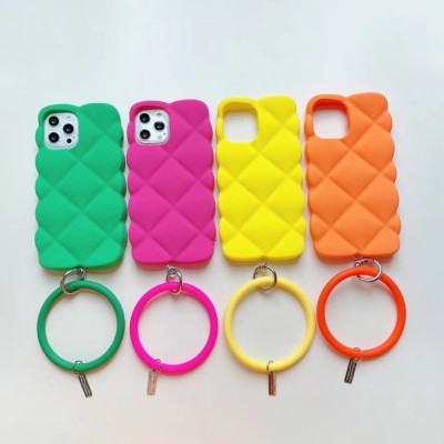 2022 New Internet Celebrity Bracelet Classic Style Phone Case for Iphone13 Plaid Protective Cover Apple 12pro