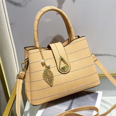 One Piece Dropshipping Leaf Pendant Trendy Women's Bags Shoulder Handbag Messenger Bag Factory Wholesale 15178