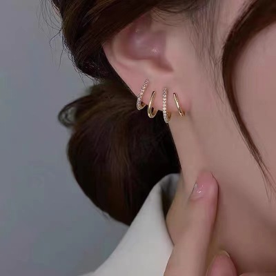Best-Seller on Douyin High-Grade Light Luxury Zircon Claw Earrings Women's Unique Design Personality and Fashion Ear Studs Earrings