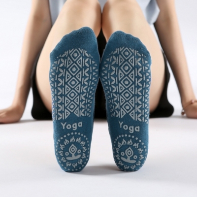 Yoga Socks Cross Strap Professional Yoga Socks Non-Slip Female Beginner Dance Ankle Sock Cotton Terry Thickened