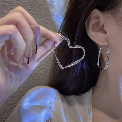 Light Luxury Advanced Design Simple Simple Bracelet Love Heart Earrings Women's Sterling Silver Needle Internet Celebrity Same Style Fairy Temperamental Ear Studs