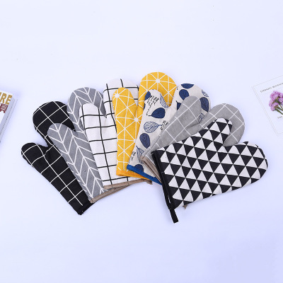 Thickened Oven Gloves High-Temperature Resistance Anti-Scald Gloves Cotton Linen Microwave Oven Insulated Gloves Coasters Two-Piece Set Wholesale