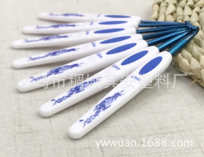 Factory Direct Sales Weaving Tools New Plastic Handle Blue and White Porcelain Color Alumina Head Crochet Hook Set