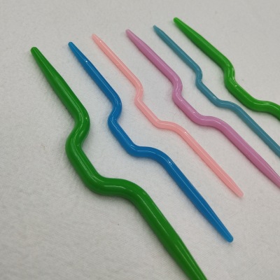 Factory Sales Weaving Tools Plastic Twist Needle Plastic Curved Needle 3 Twist Needles OPP Bag Packaging