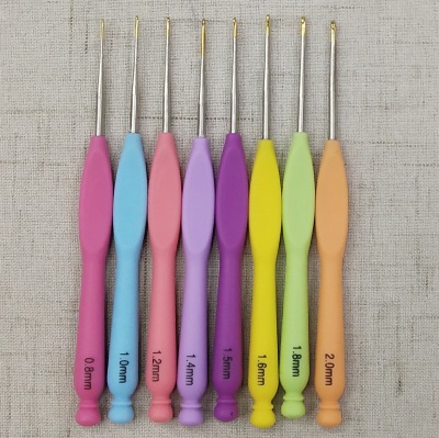 Factory Direct Sales Knitting Tool Plastic Handle Iron Crochet Colorful Candy Crochet Gold-Plated Head 0.8-2.0mm