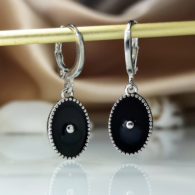 Fashion Geometry Pattern Black Disc-Shaped Earrings Creative European and American Retro Style Stud Earrings Women's Trend Internet Celebrity Earrings Eardrops