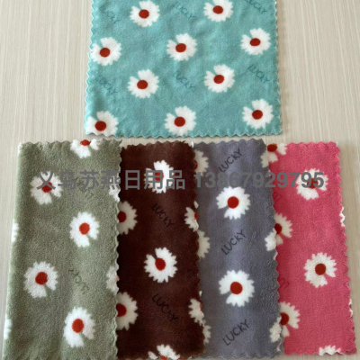 25 × 25 Printed Coral Fleece Square Scarf 15.6G