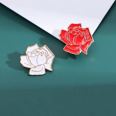 A Little White Rose Brooch Male and Female Cute Japanese Corsage Golden M Badge Pin Bag Ornament