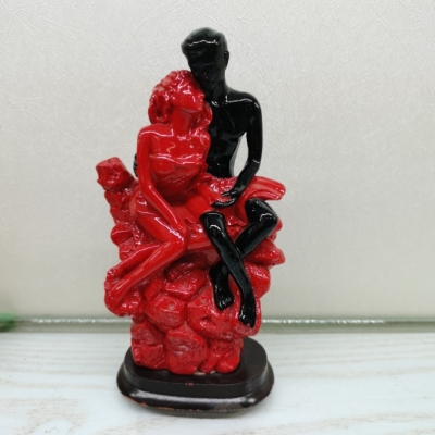 Resin Decorations Couple Red and Black