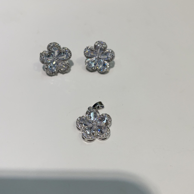 Water Drop Flower Zircon Pendant