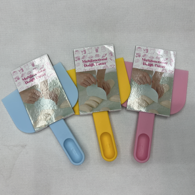 Multifunctional Plastic Dough Scraper Cake Bread Shovel Cream Cake Dough Scraper Cutter Baking Kitchen Gadget