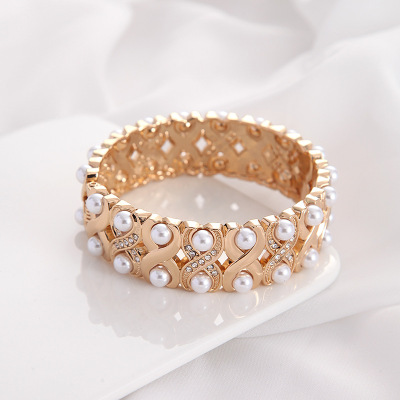 SOURCE Factory Direct Sales European and American Fashion & Trend Design Metal Hollow Rhinestone Pearl Double Row 8 Words Temperament Bracelet