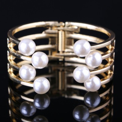 SOURCE Factory Wholesale European and American Fashion & Trend Metal Irregular Eight Pearls Graceful Personality Bracelet