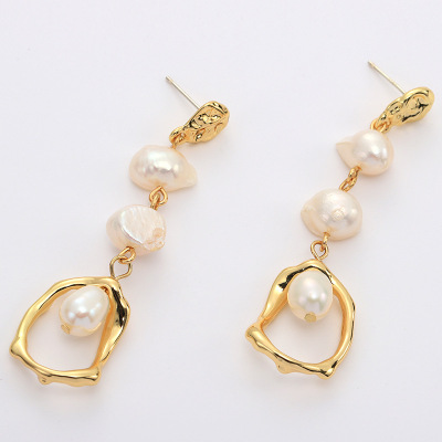 European and American Fashion Metal Gold Geometric Long Freshwater Pearl Earrings Exclusive for Cross-Border S925 Silver Needle Earrings