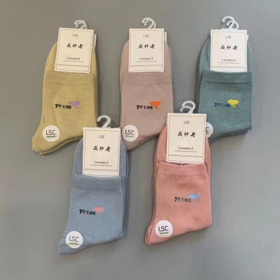Spring and Autumn Socks Wholesale Factory Pure Cotton Socks for Men and Women Stall Supply Hot Sale Northeast Cotton Socks Middle Tube Cotton Socks