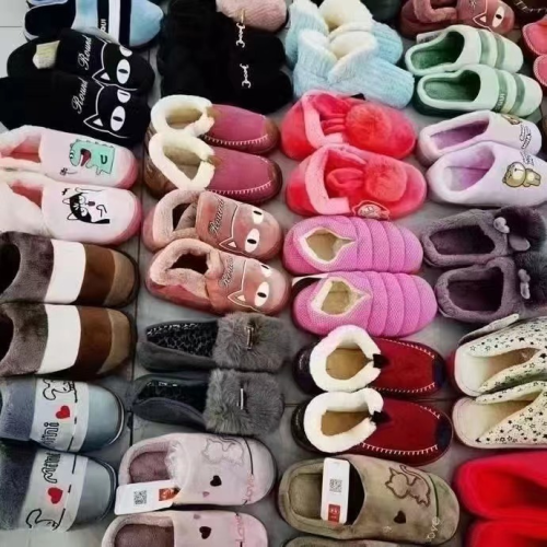 running rivers and lakes stall hot sale market 10 yuan 15 yuan model cotton mop stock home miscellaneous cotton slippers cotton shoes