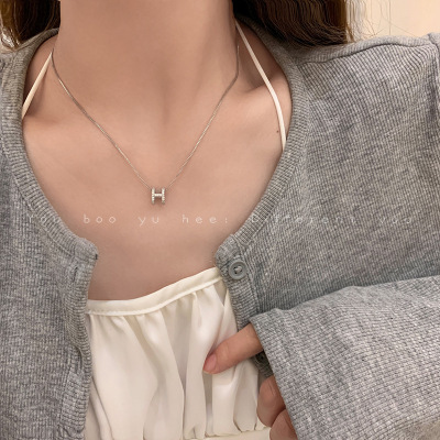 New Light Luxury H Beaded Letter-Printing Necklace Women's Korean-Style Exquisite Niche Design Refined Stylish and Versatile Clavicle Chain