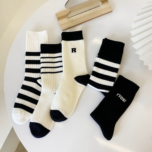 Japanese Style New Black and White Stripes Trendy Socks R Letters All Cotton Women Mid-Calf Length Socks All-Match Striped Socks Bunching Socks