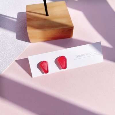 Japanese Exquisite Small and Sweet Geometric Ear Studs New Festive Red Jelly Texture Red Pomegranate Seed Simple Earrings