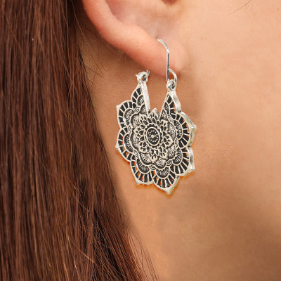 and American Foreign Trade Ornament Retro Ethnic Style Metal Hollow Flower Flower Earrings Bohemian Carved Earrings
