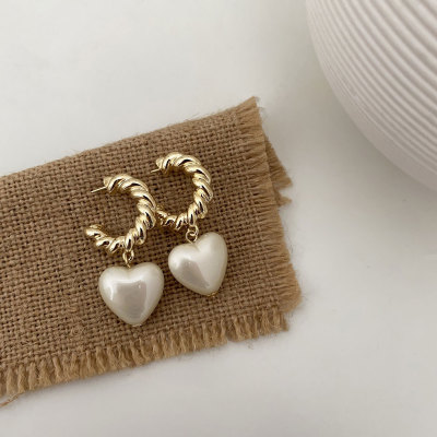 Korean Pearl Heart C- Shaped Earrings Women Ins Niche Design Retro Temperamental Cold Style Ear Studs Earrings