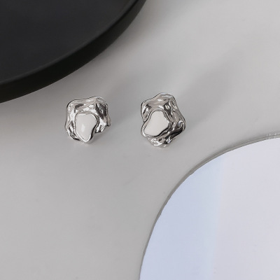 Niche Design Cold Aurora Flowing Irregular Ear Studs 2022 New Graceful and Petite Earrings for Women