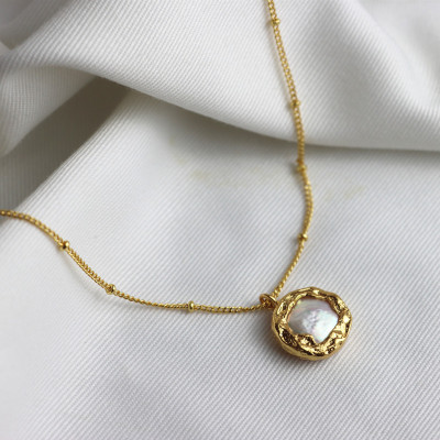 INS Retro Easy Matching Baroque Freshwater Mother Pearl Shellfish Necklace Elegant Button Design Clavicle Chain in Stock