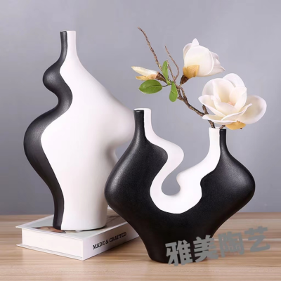 Black and White Classic Ceramic Vase Modern Minimalist Body Bottle Home Decorations and Accessories Soft Outfit Model Room Desktop Decoration