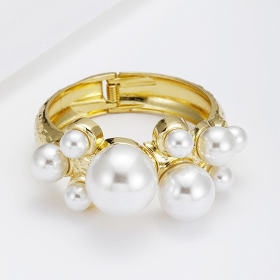 European and American Foreign Trade Pearl Bracelet Wholesale Exaggerated Personalized Atmospheric Fashion Exaggerated Gold Irregular Metal Hand Jewelry
