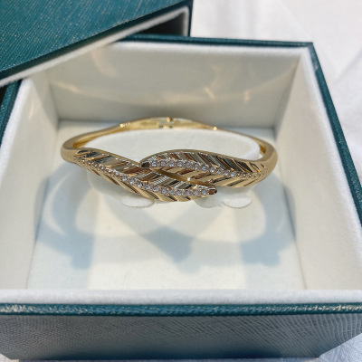 Diamond Fine Women's Bracelet Wholesale Exquisite Affordable Luxury Style Leaves Original Design Golden Zinc Alloy Korean Style Hand Jewelry