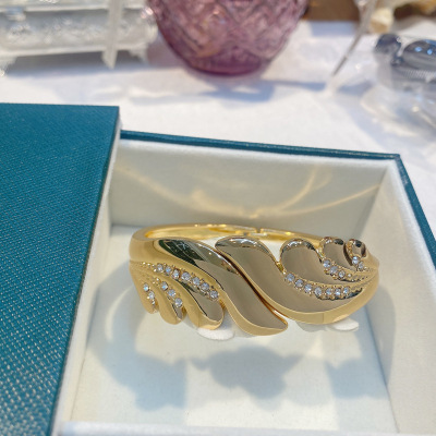 Women 'S Diamond Bracelet Wholesale Fashion High Sense Original Personalized Design Golden Irregular Korean Style Clothing Accessories
