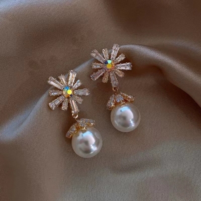 Korean Style Autumn Winter Retro Snowflake 925 Silver Stud Earrings 2022 New SUNFLOWER Trapezoidal French Pearl Earrings for Women