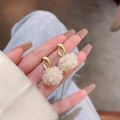 Korean Fall Winter Fashion Lamb Plush Ball Earrings 2022 New Niche Geometric All-Match 925 Silver Pin Earrings Tide