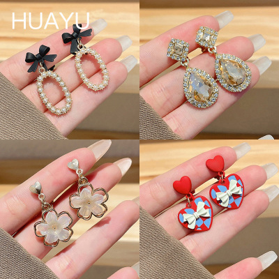 Elegant No Ear Piercing Required Ear Clip Female Summer Ear Clip Affordable Luxury Fashion Earrings Minority All-Match Design Sense Earrings Wholesale