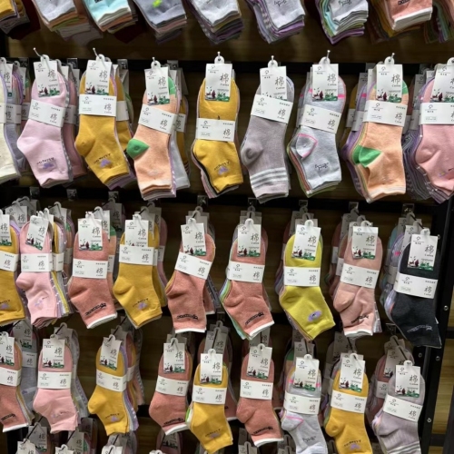 stall socks 10 yuan a bundle of 4 dual-mode middle tube cotton socks pure cotton socks for men and women wholesale running river and lake goods source