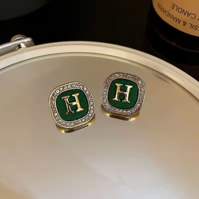 Letter Earrings Light Luxury High-Grade Sense Female Stud Earrings 2022 New Fashion Delicate Earrings Design Sense Niche