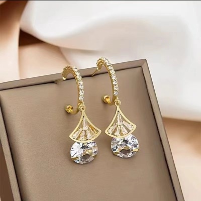 New Small Diamond Skirt Crystal Super Shining Earrings Sterling Silver Needle Niche Design High Class Elegant Earrings