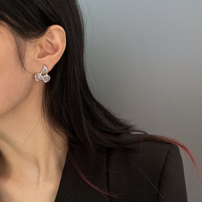 Cool New Versatile Ins Light Luxury Minority Design Simple Graceful and Fashionable Commuting Stud Earring Accessories