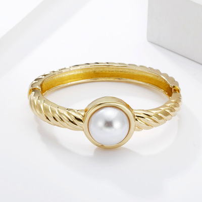 Pearl Bracelet Wholesale Women's Zinc Alloy Original Design Circle Fashion Personality High-End Popular Clothing Ornament