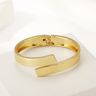 Gold Bracelet Female Wholesale Irregular Asymmetric European and American Small Glossy Fashion Personality Style Cross-Border Export Jewelry