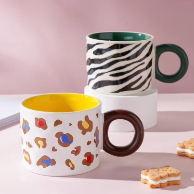 Creative Personalized and Abstracted Mug Gift Ceramic Coffee Cup Breakfast Drinking Cup Color Glaze round Cup Gift