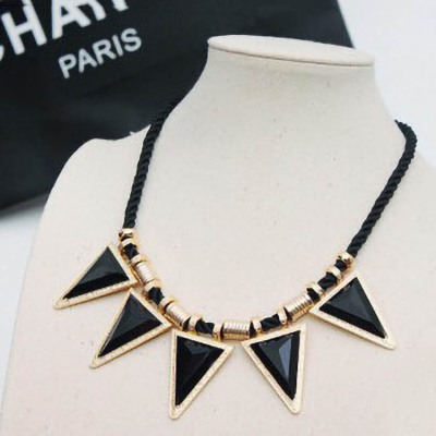 Japanese and Korean Fashion Punk Trendy Black Triangle Geometric Necklace Women's Exaggerating Short Clavicle Chain European and American Jewelry Accessories