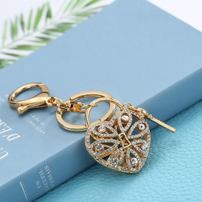 Korean Style Fashion Diamond Studded Hollow Heart Lock Bag Pendant Metal Heart Valentine's Day Keychain Small Gift Rhinestone